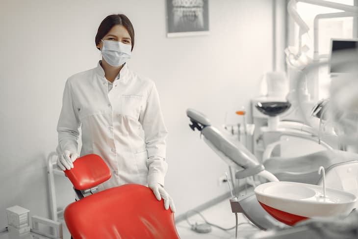 kelas merek klinik gigi